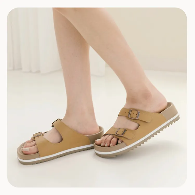 愛穿拖鞋的懶人，100%台灣製造，穿起來超柔軟，吸震又回彈 【特選的超纖速乾面料】 皮面防潑水，內裡透氣不悶熱