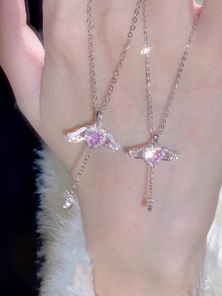 高品質材質：採用S999純銀打造，質感細膩，佩戴舒適，不易過敏