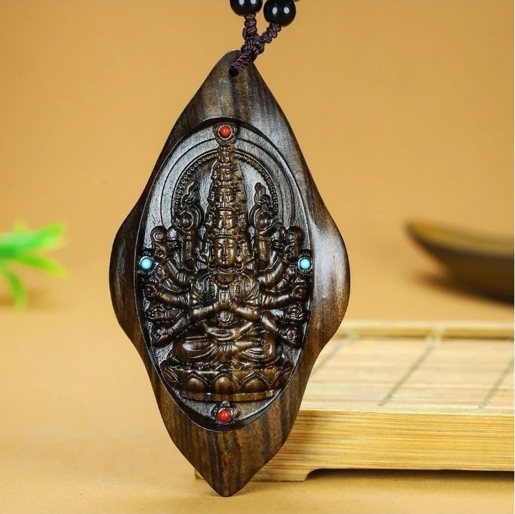 【大師開光】印尼達拉手工雕刻千手觀音吊墜（沉香木），由大師親自開光，散發神秘的能量！辟邪化煞，增添財源滾滾，祛病消災，為你帶來全方位的祥瑞庇佑。